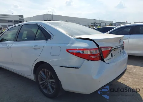 2015 Toyota Camry Se z USA, uszkodzony, nr VIN 4T1BF1FK8FU498211